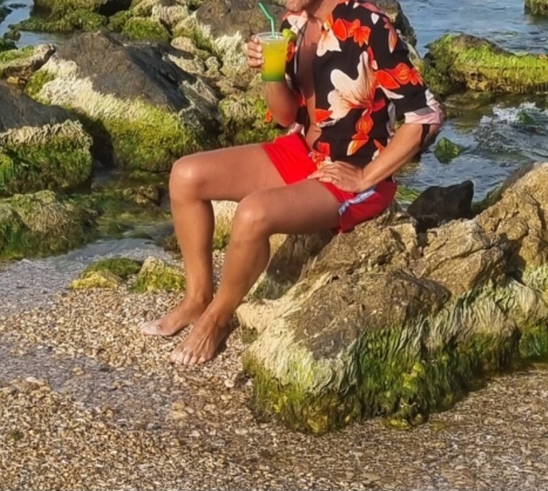 Baiat, ofer servicii de masaj